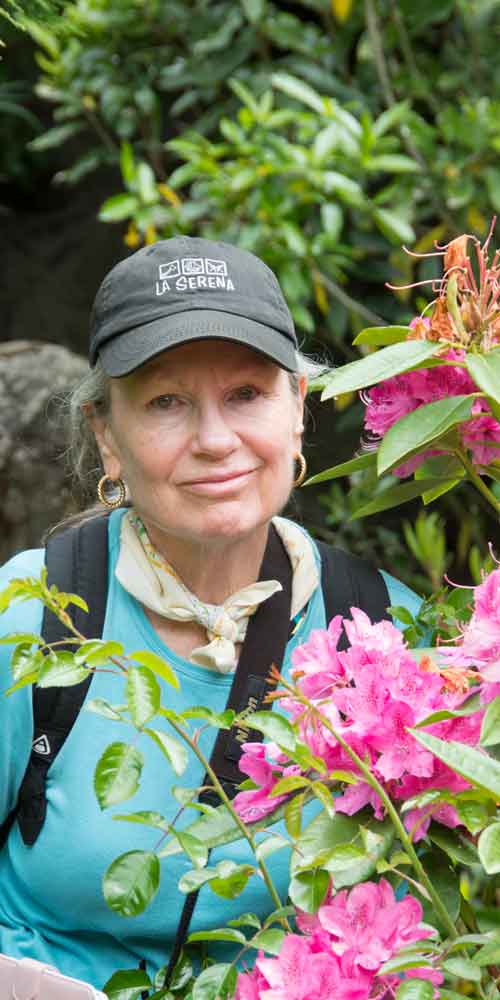 photo of sue with flowers